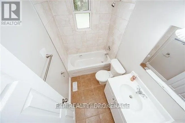709 GILBERT STREET W