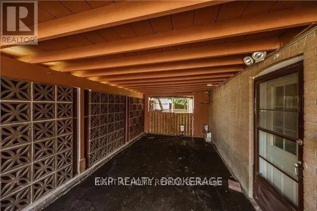 709 GILBERT STREET W