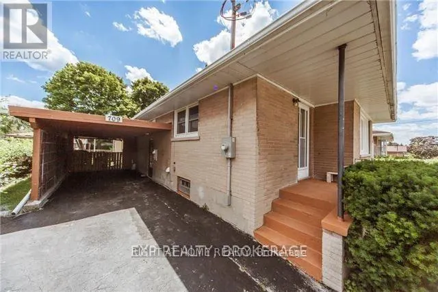709 GILBERT STREET W