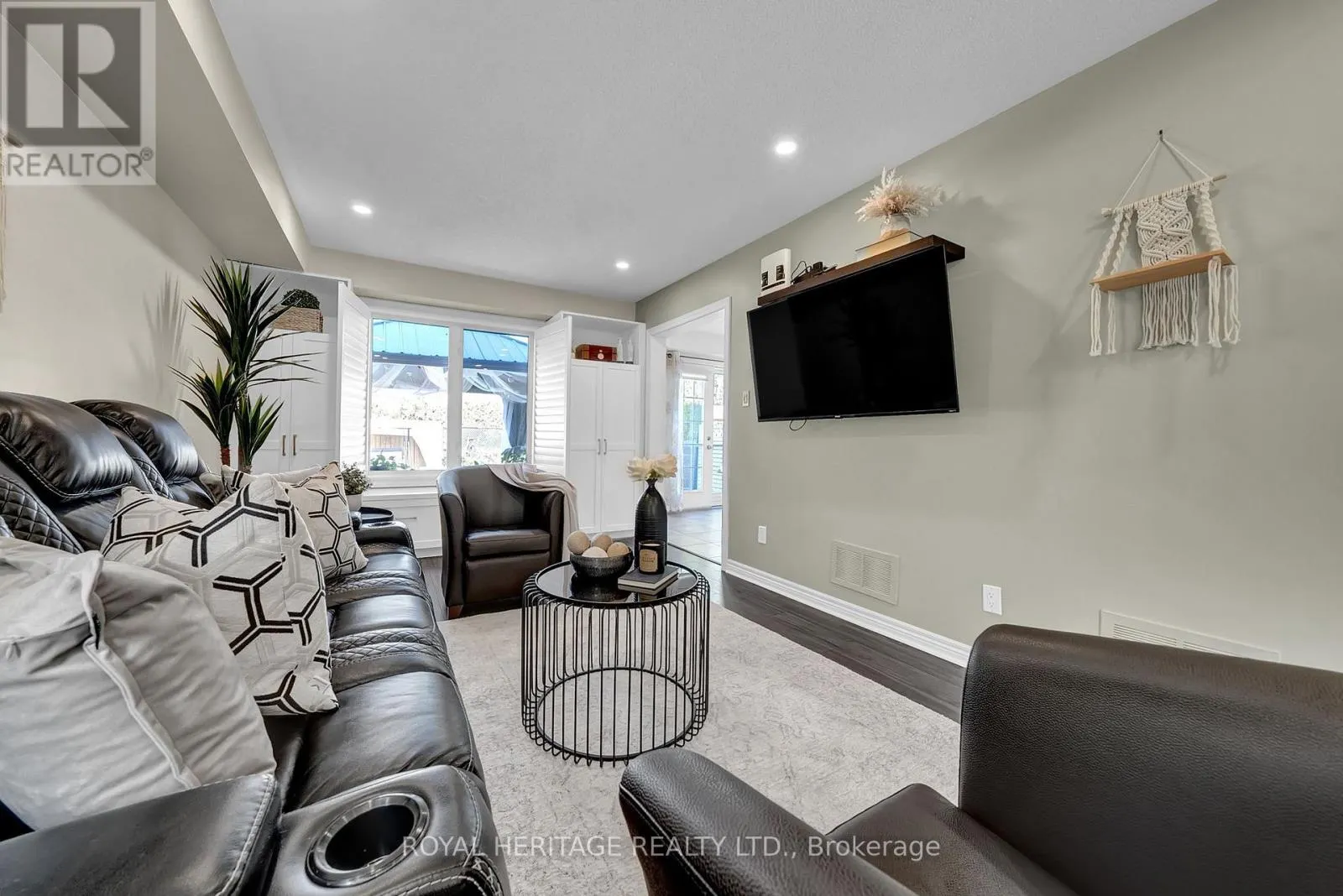 46 LOWNIE COURT