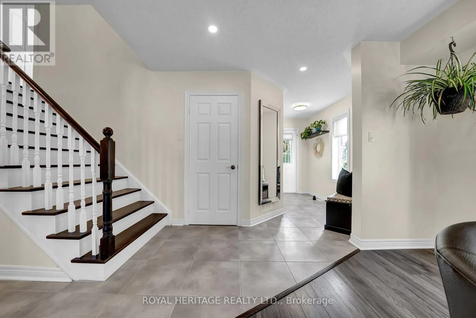46 LOWNIE COURT