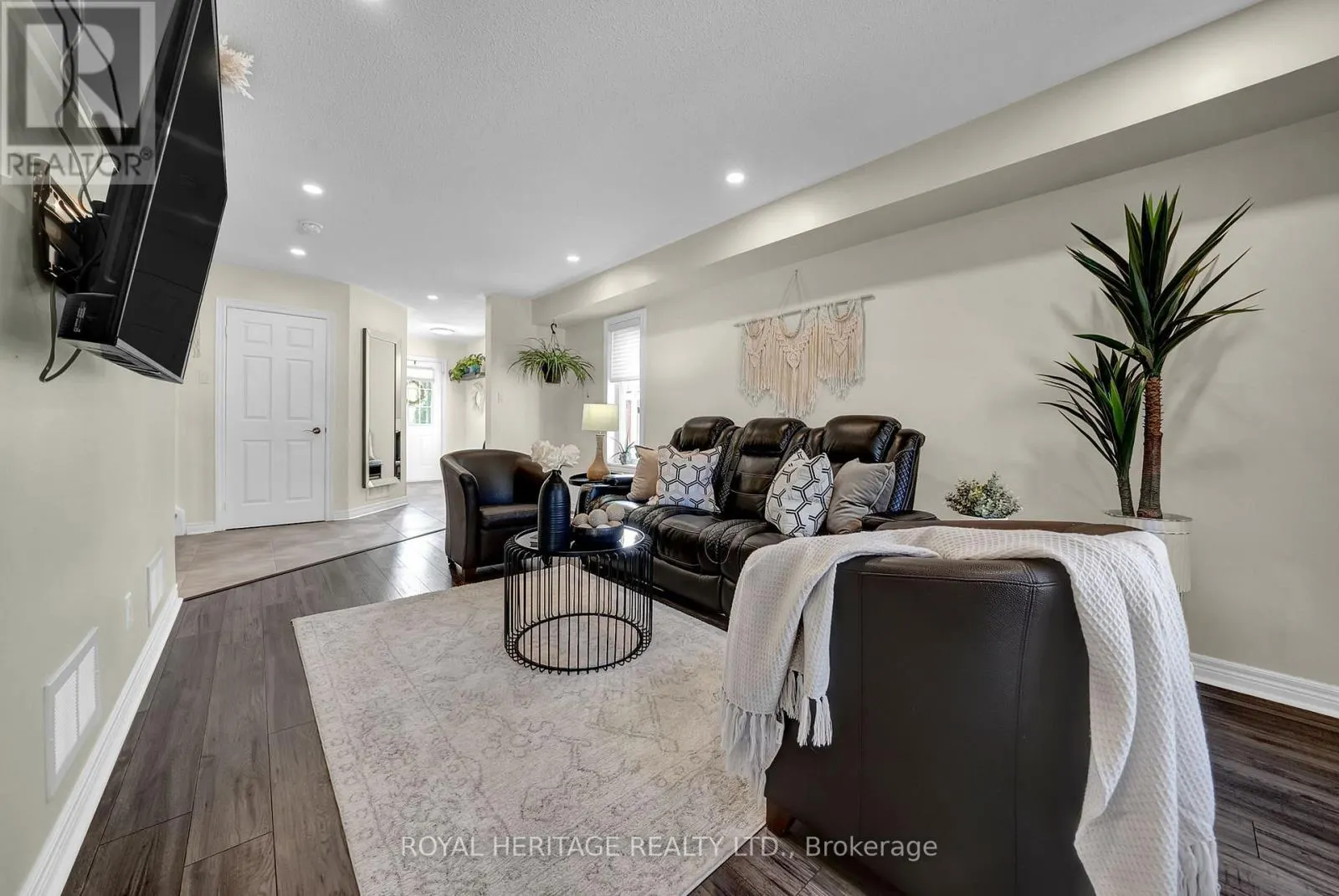 46 LOWNIE COURT