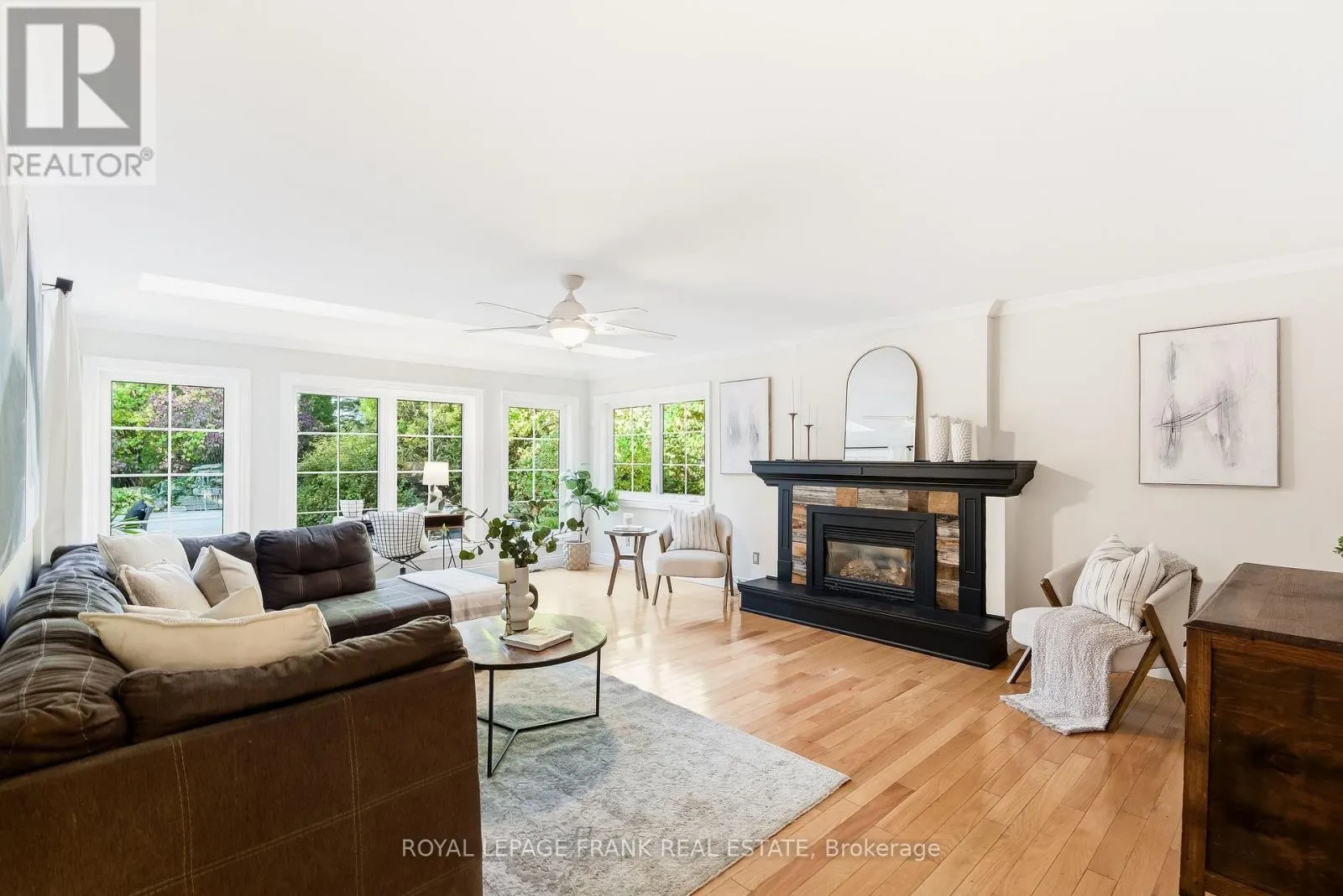 462 KENT STREET