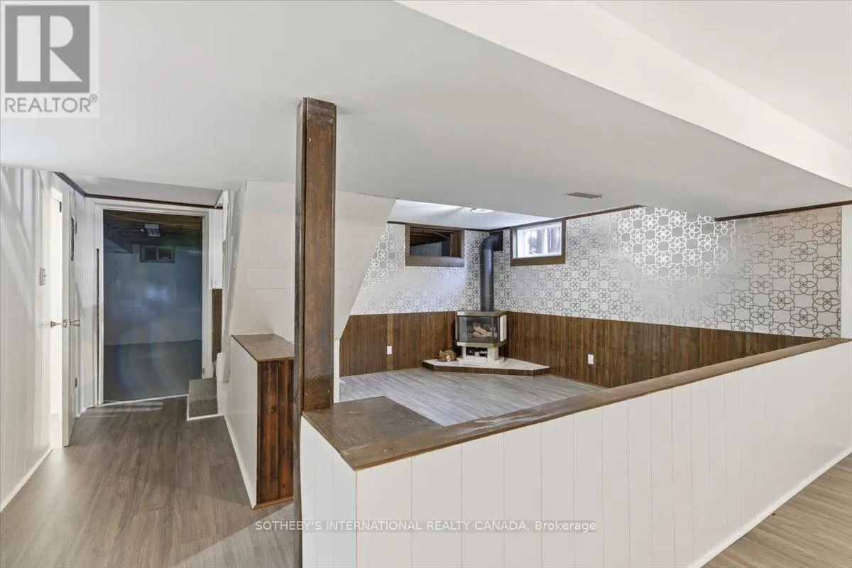 10 ROOSEVELT AVENUE