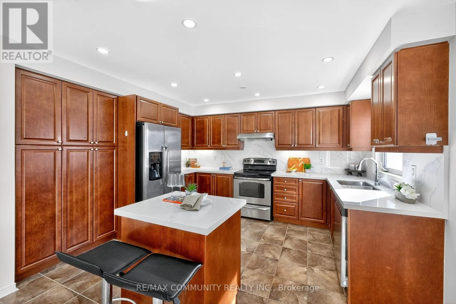 775 MCCUE DRIVE