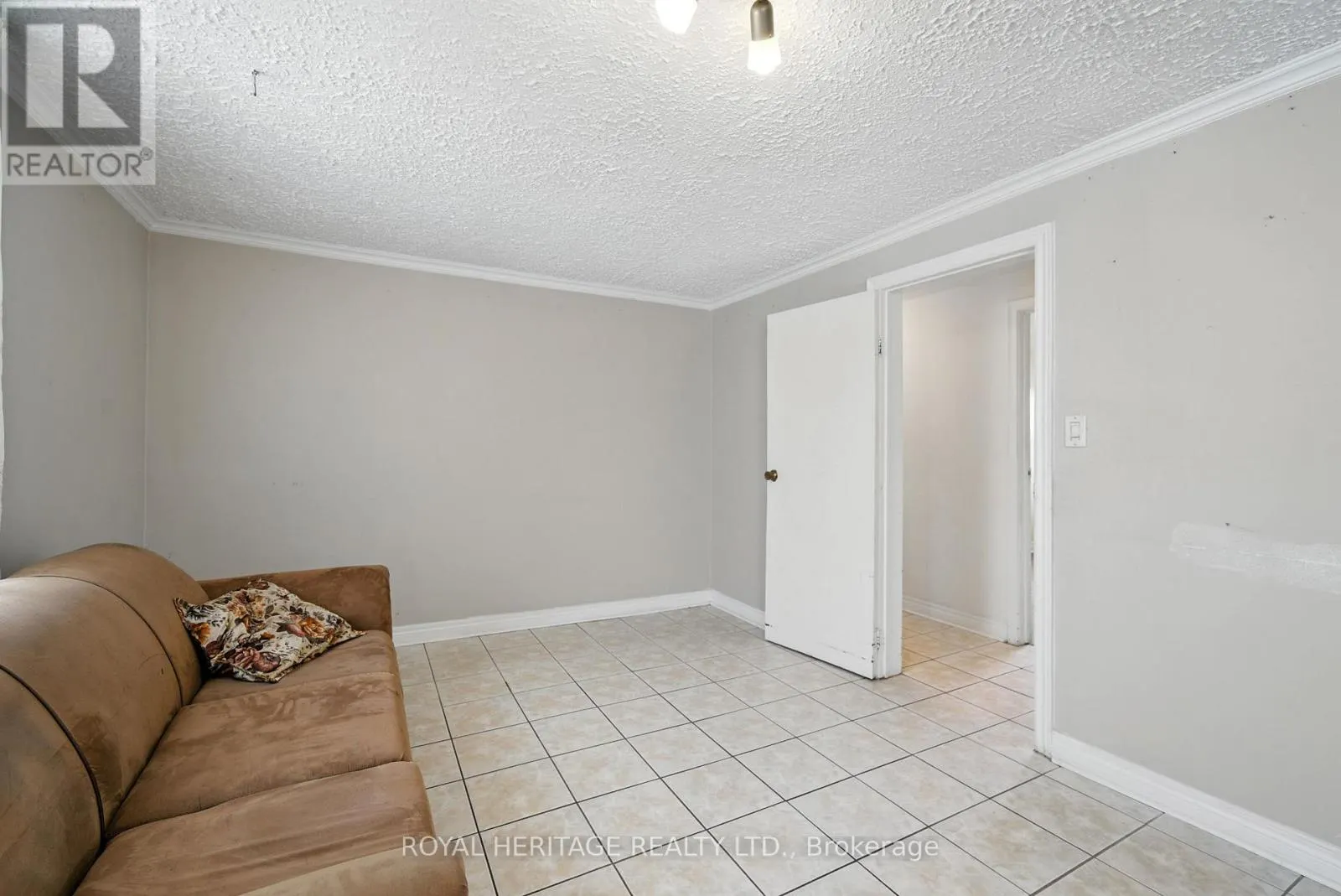 1595 TAUNTON ROAD