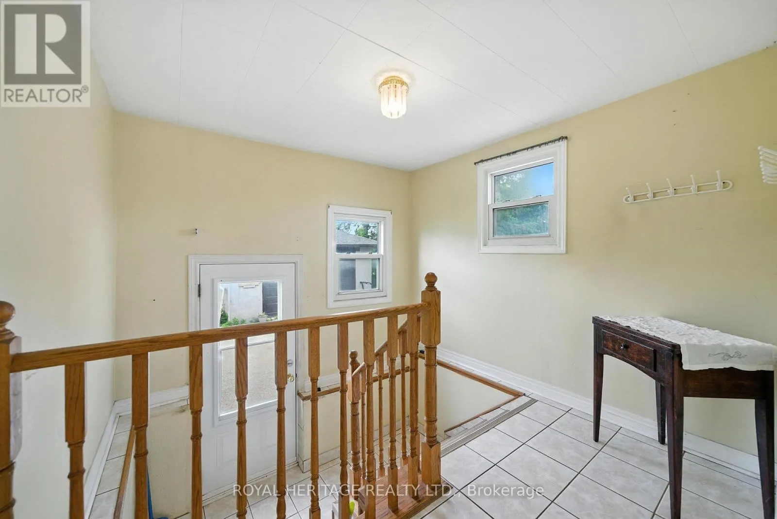 1595 TAUNTON ROAD