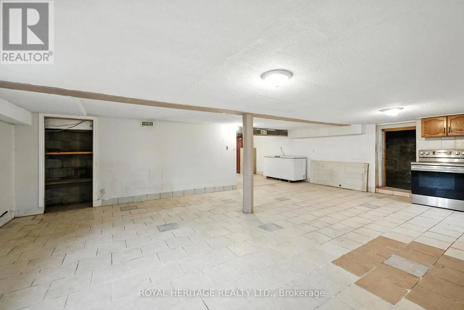 1595 TAUNTON ROAD