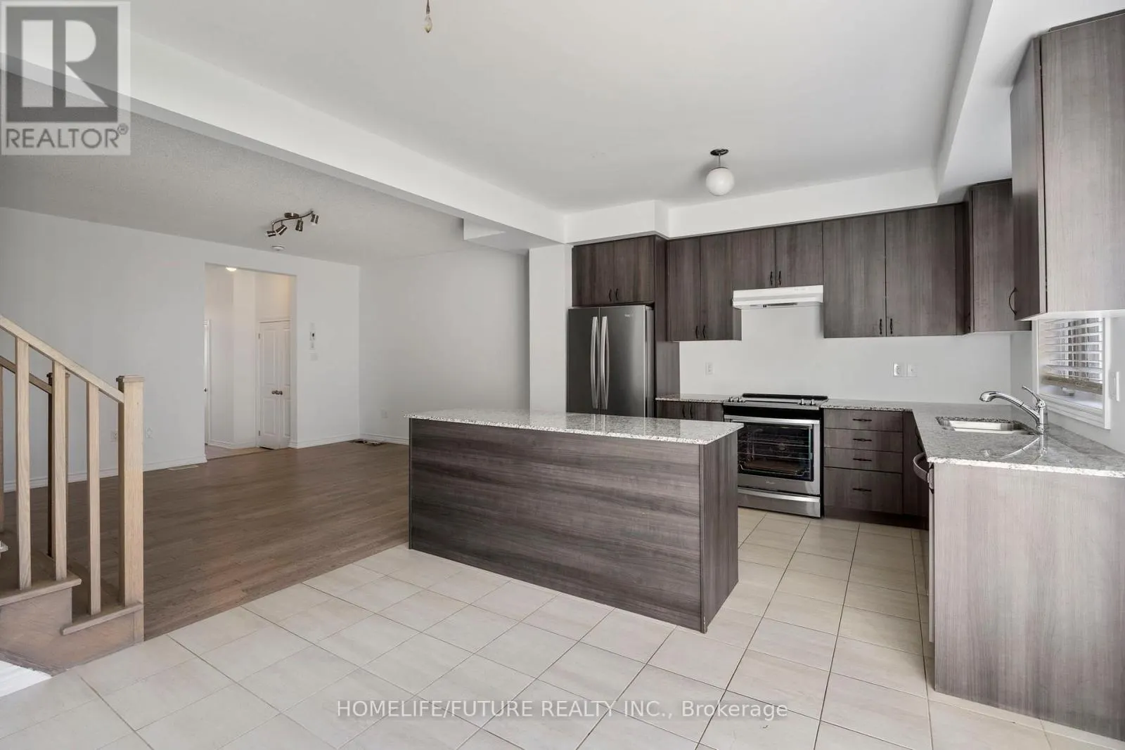 10 BRENT CRESCENT