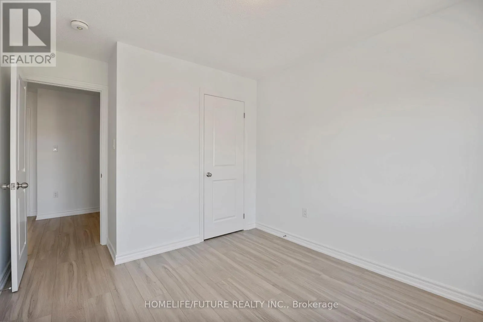 10 BRENT CRESCENT