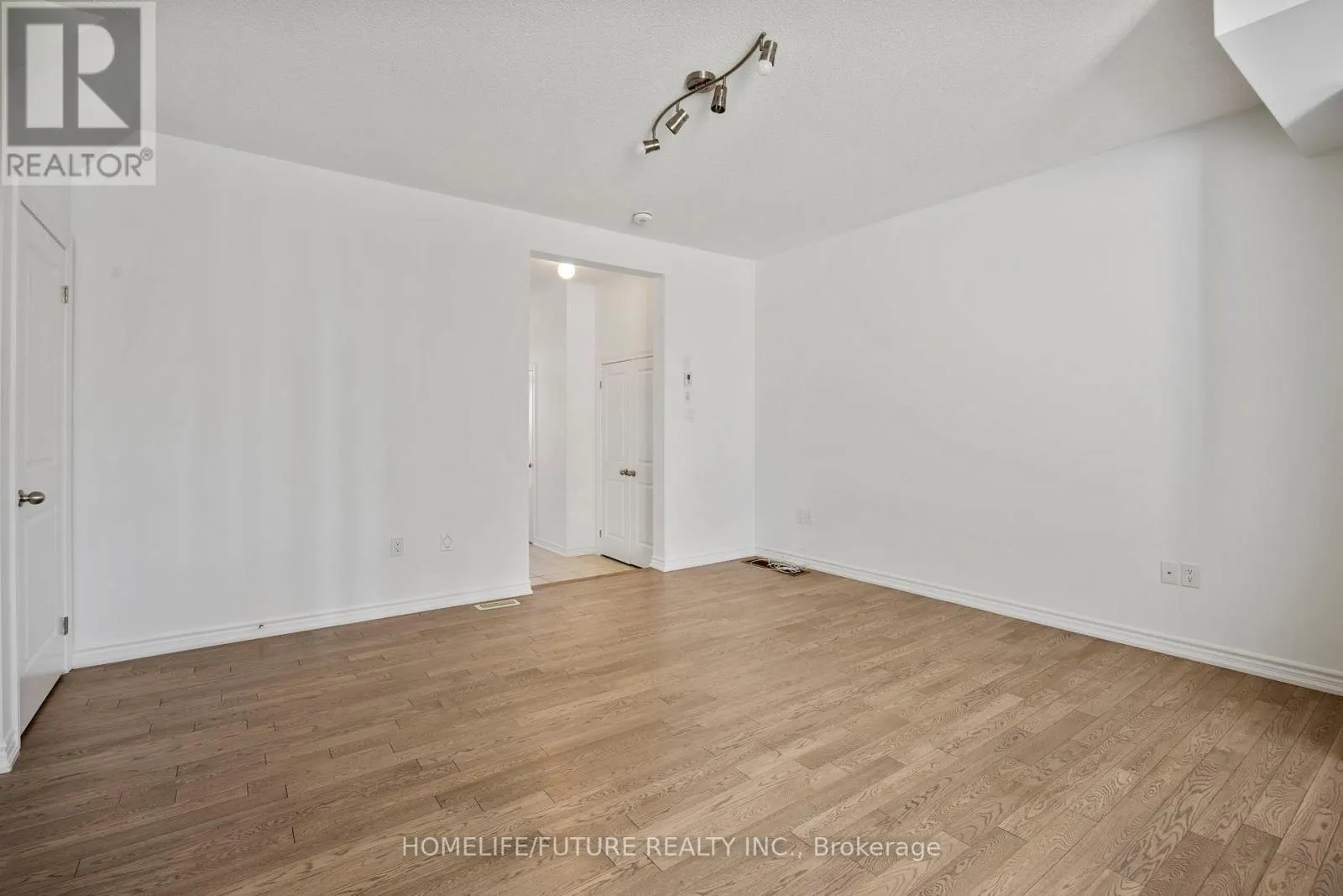 10 BRENT CRESCENT