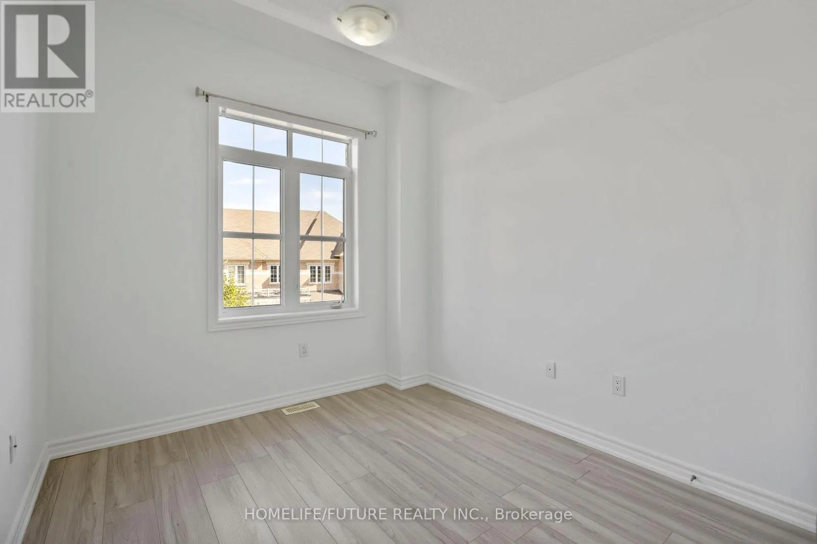 10 BRENT CRESCENT