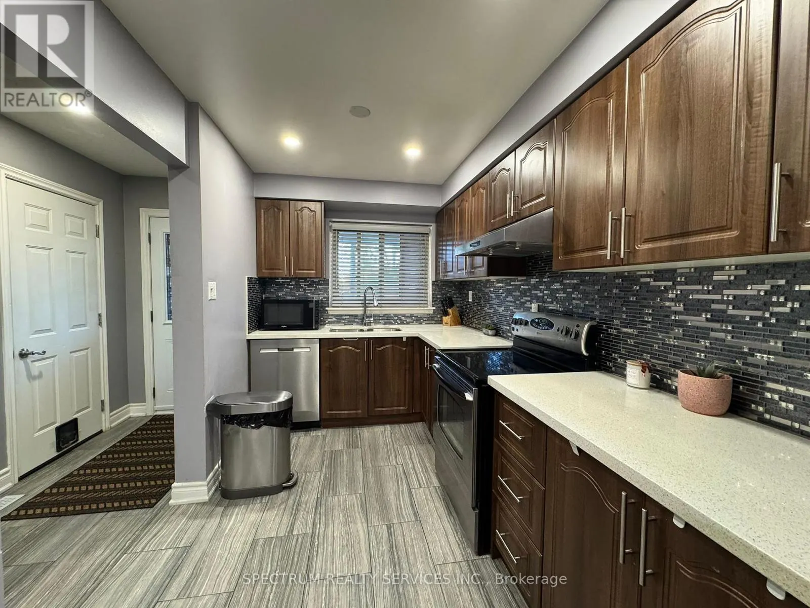 43 MAMMOTH HALL TRAIL