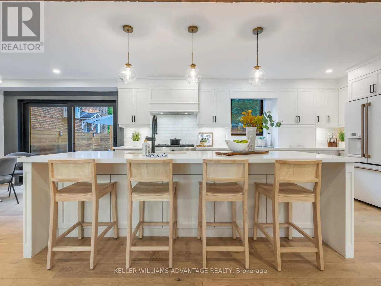 93 GLEN DAVIS CRESCENT