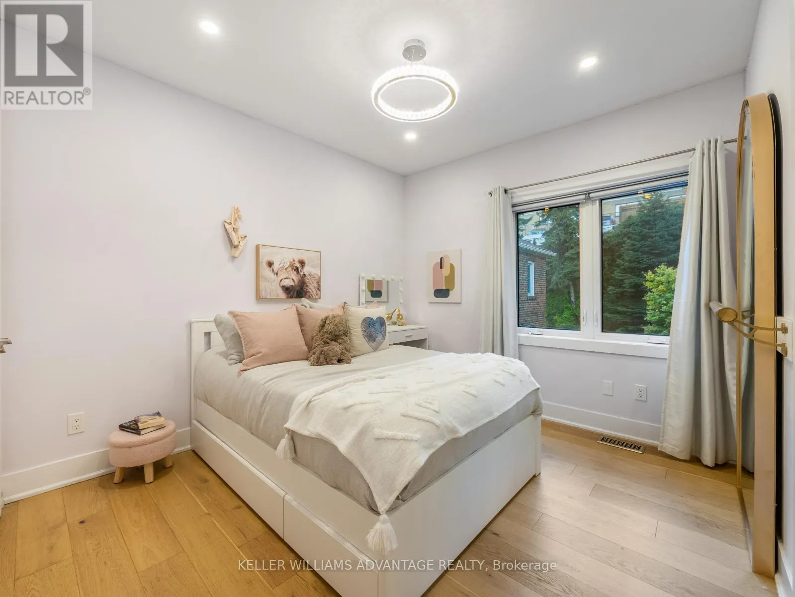 93 GLEN DAVIS CRESCENT
