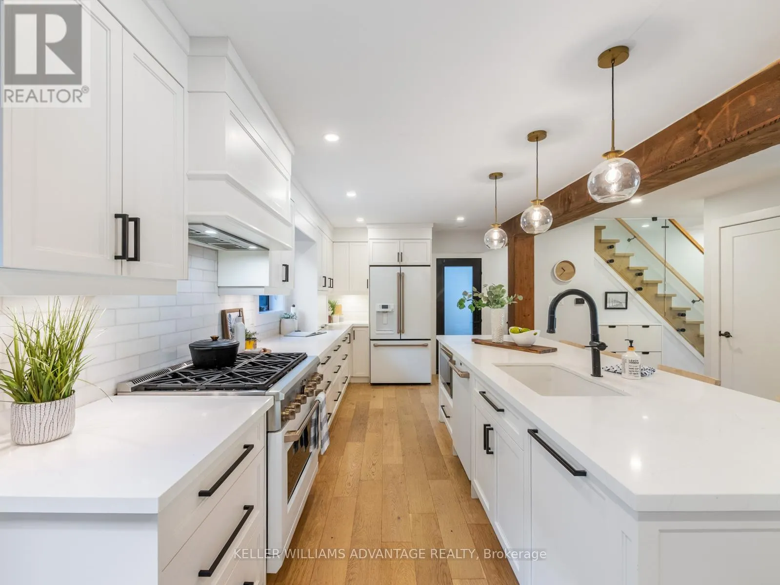 93 GLEN DAVIS CRESCENT