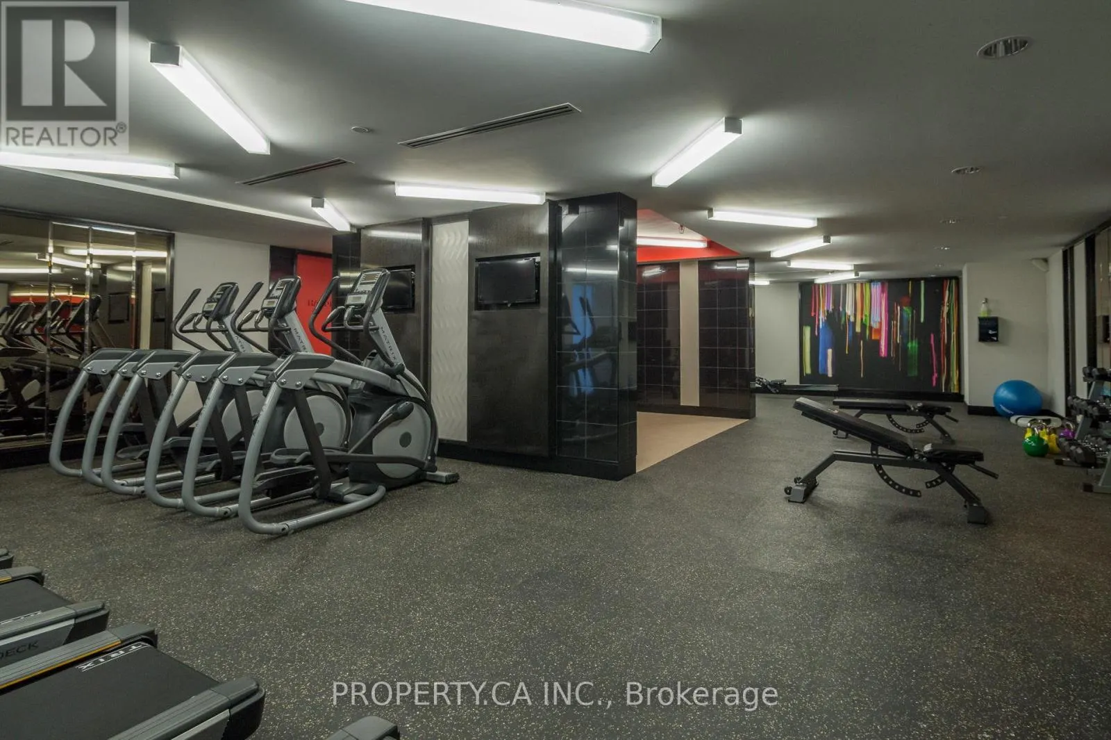 305 - 1190 DUNDAS STREET E
