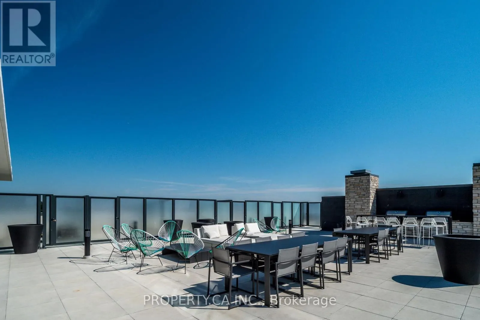 305 - 1190 DUNDAS STREET E