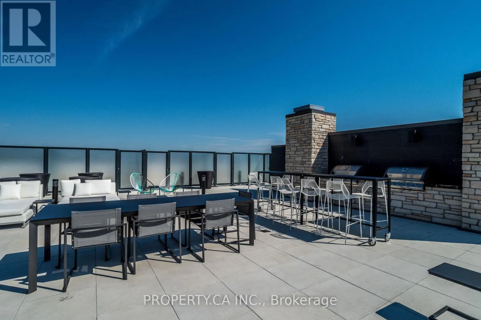 305 - 1190 DUNDAS STREET E
