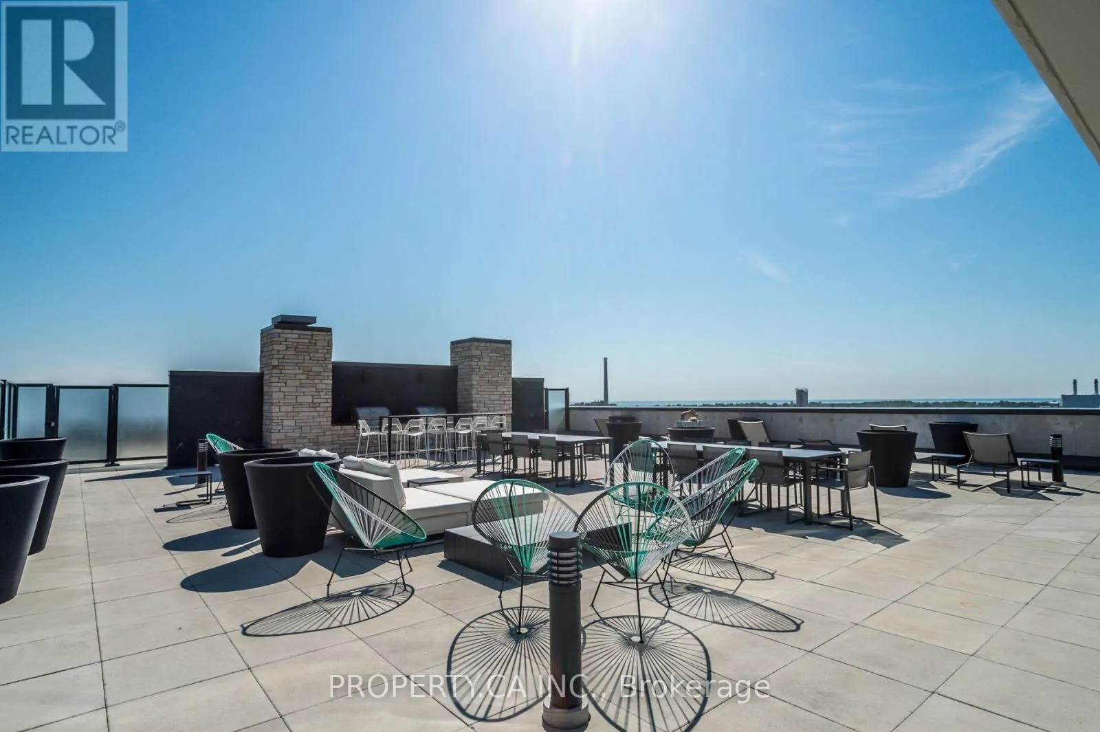 305 - 1190 DUNDAS STREET E