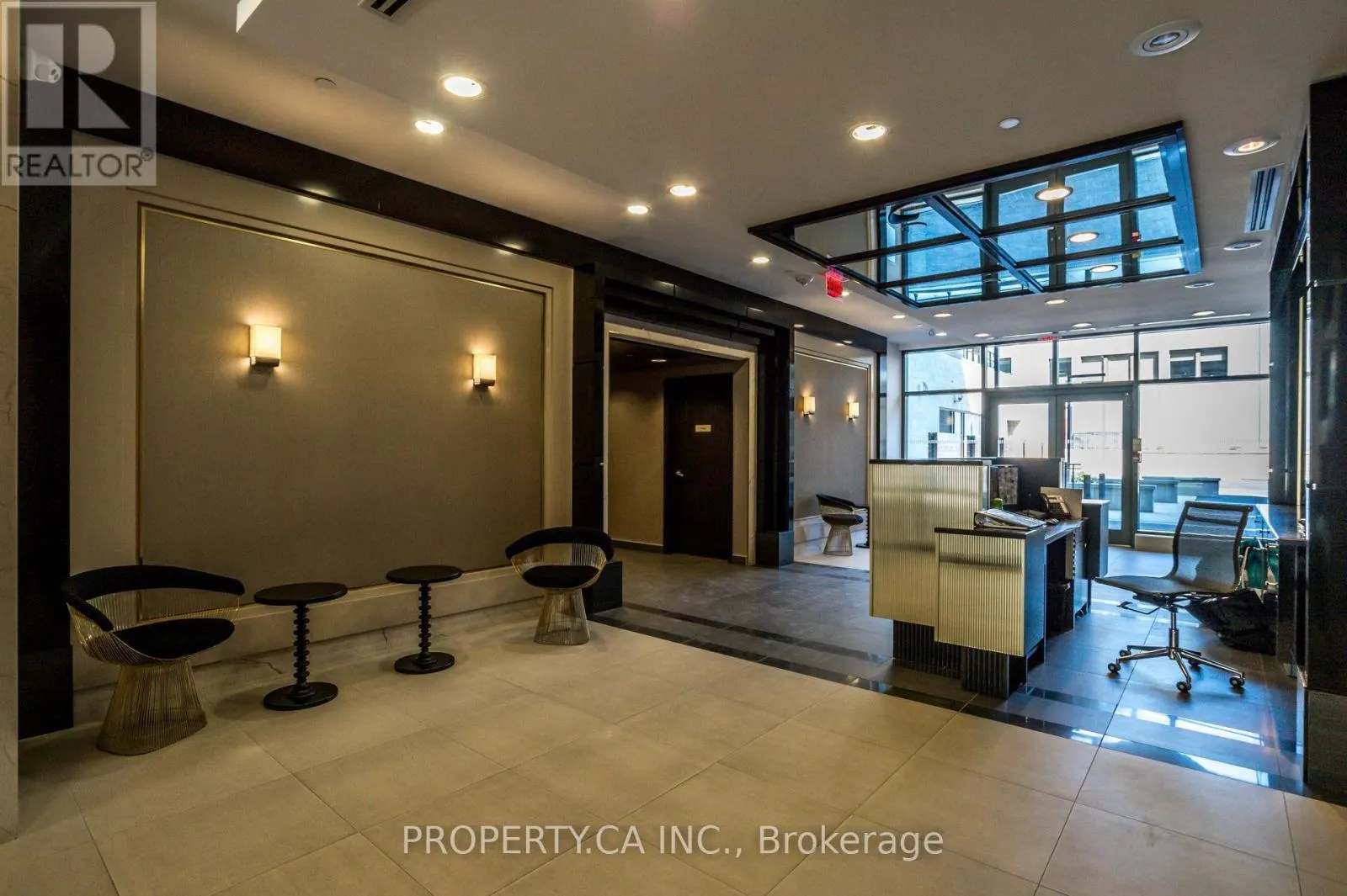 305 - 1190 DUNDAS STREET E