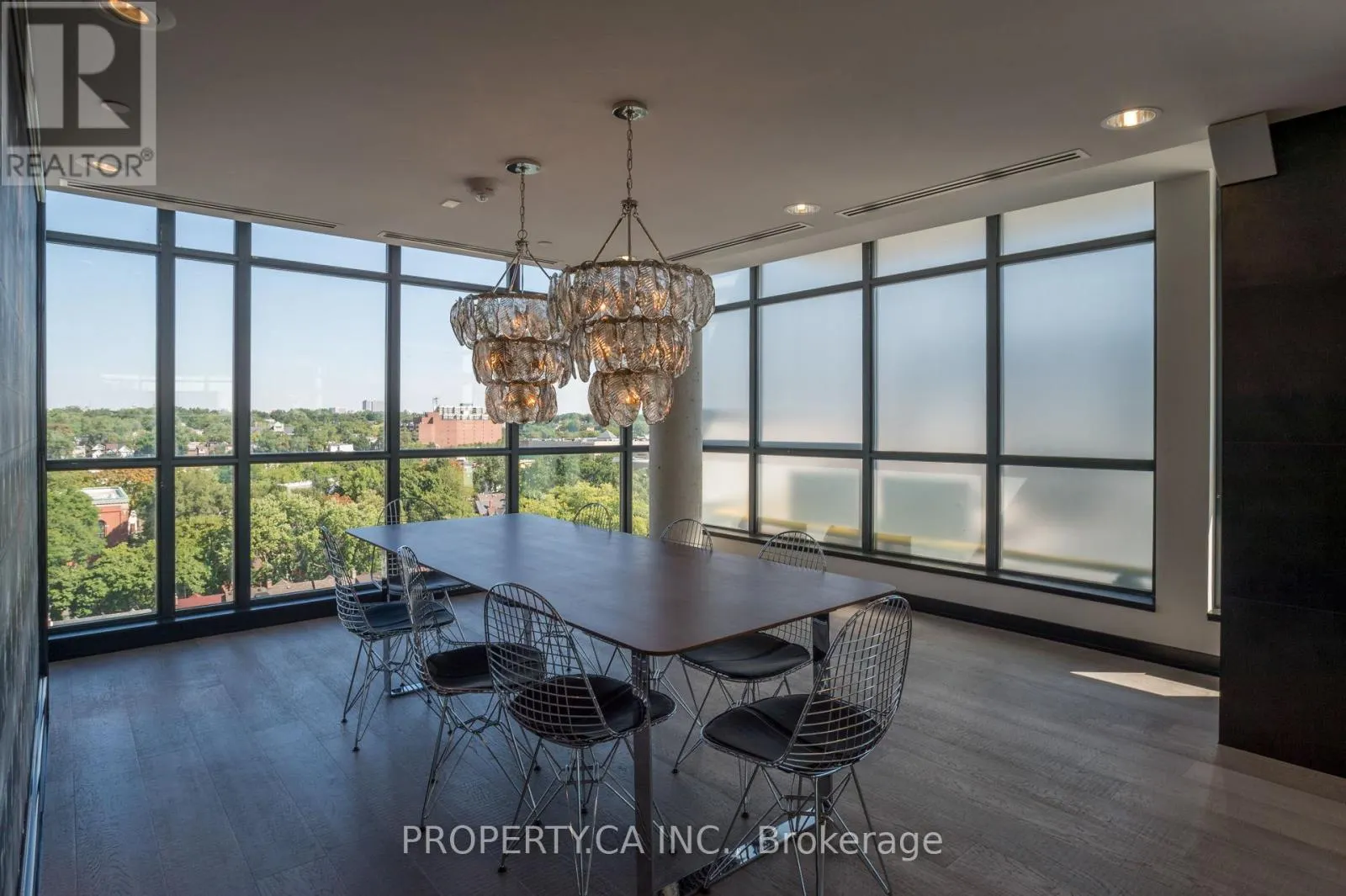 305 - 1190 DUNDAS STREET E