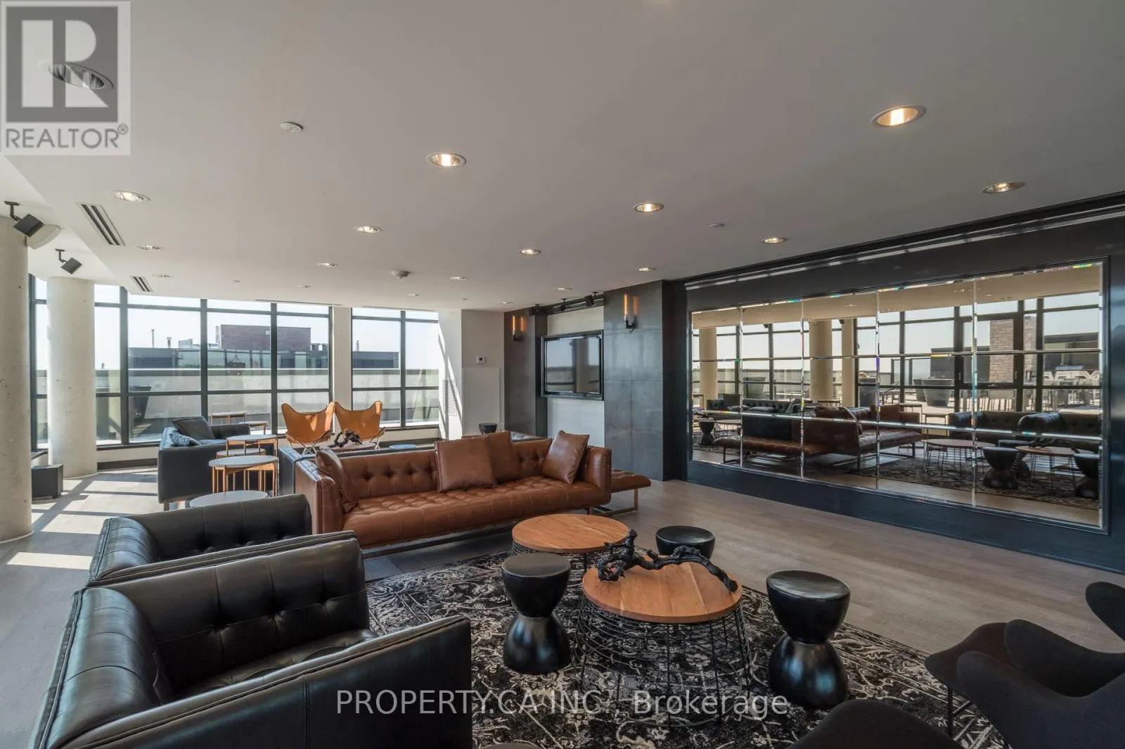 305 - 1190 DUNDAS STREET E