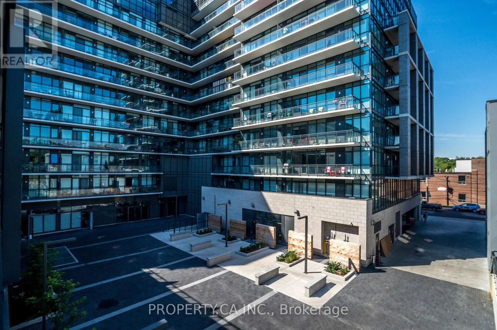 305 - 1190 DUNDAS STREET E
