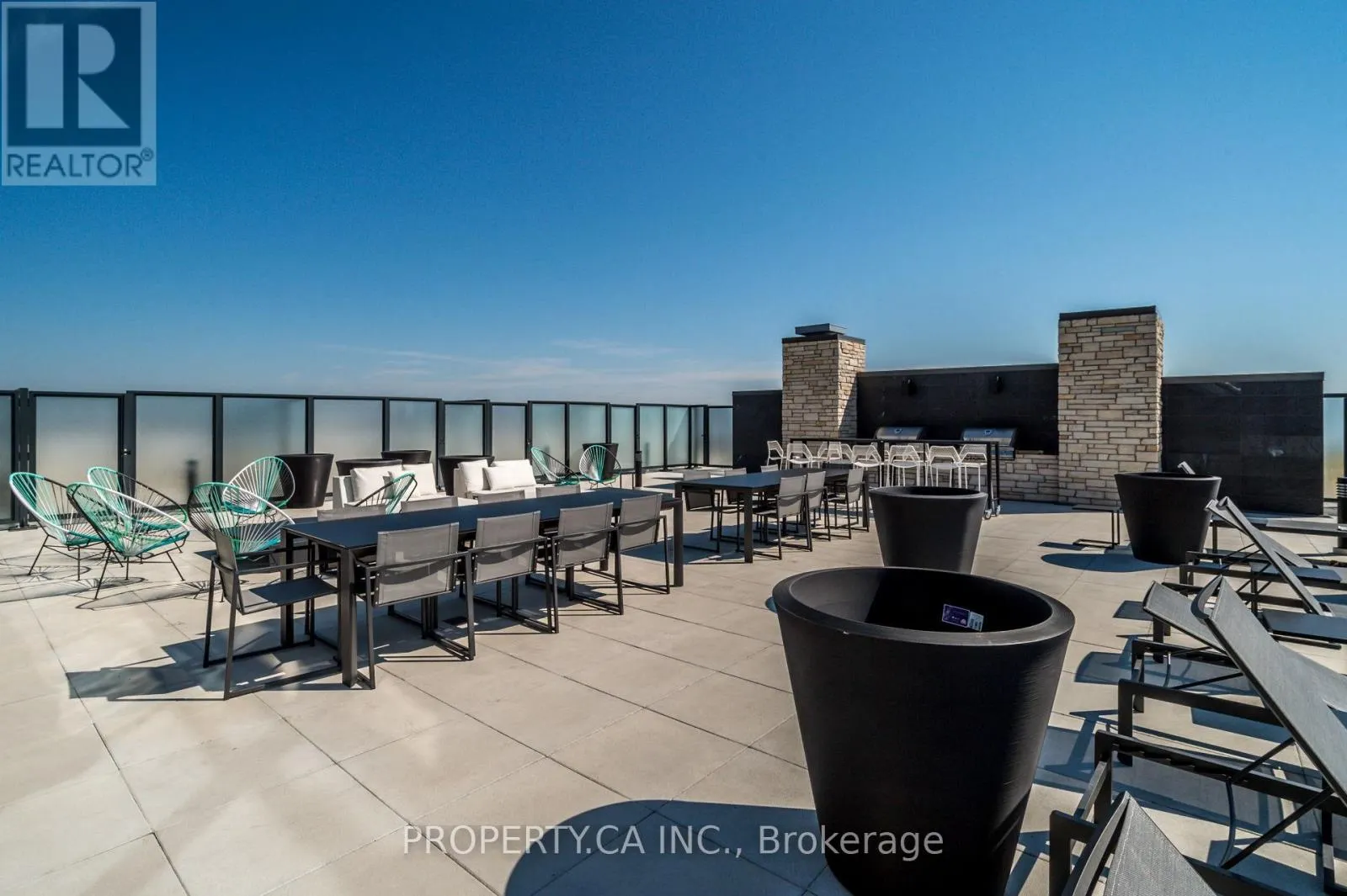 305 - 1190 DUNDAS STREET E