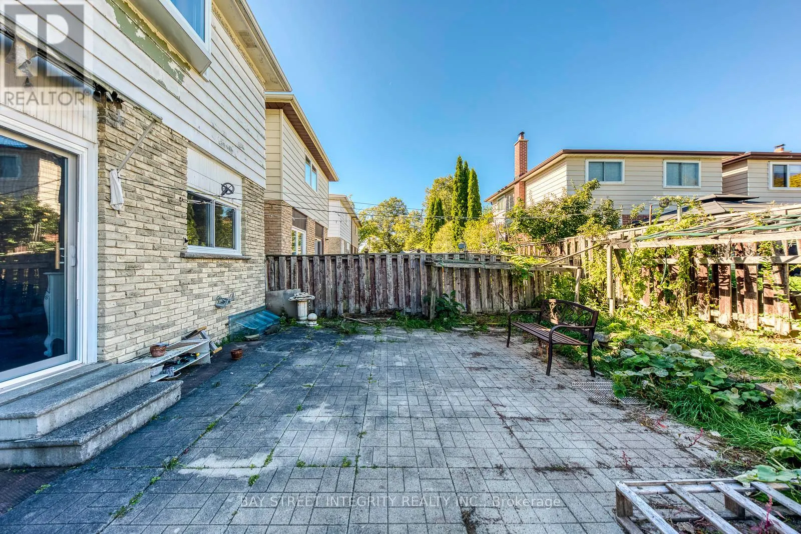200 INVERGORDON AVENUE