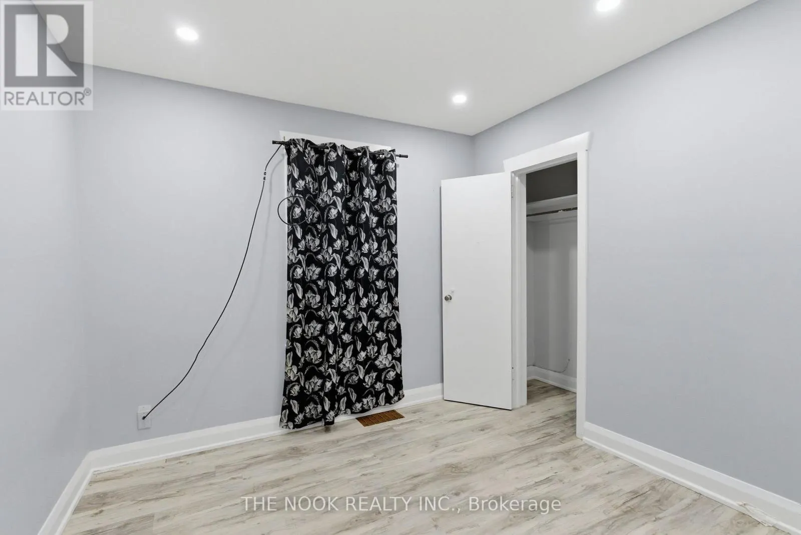 1496 SIMCOE STREET N