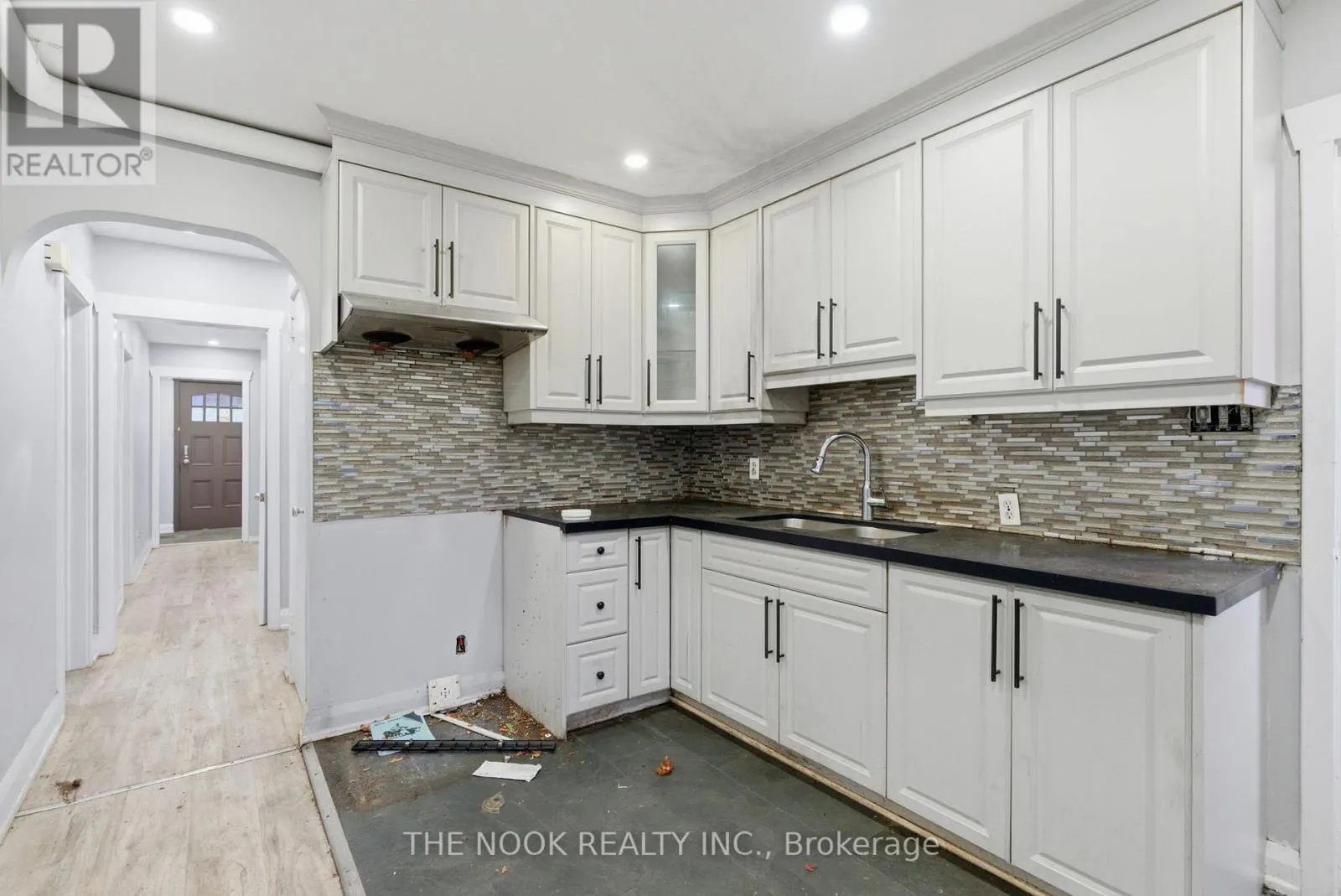 1496 SIMCOE STREET N