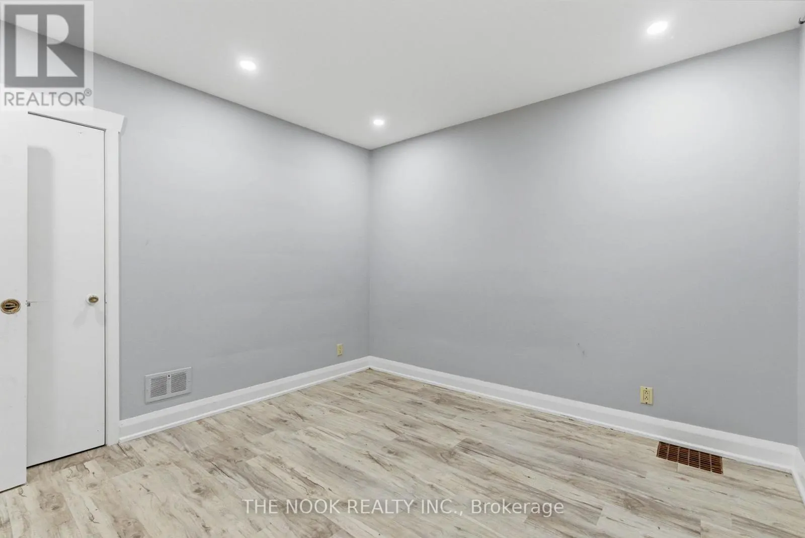 1496 SIMCOE STREET N