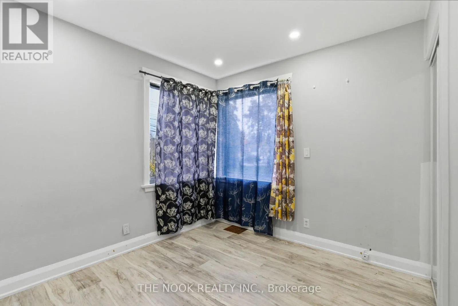 1496 SIMCOE STREET N