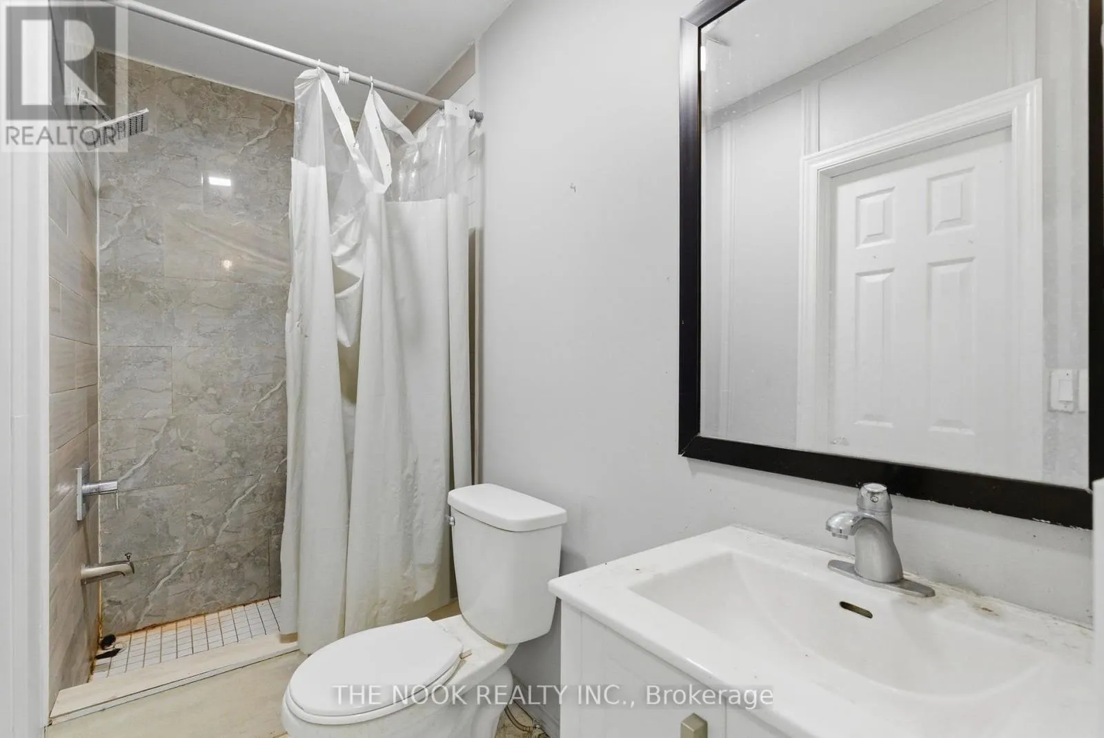 1496 SIMCOE STREET N