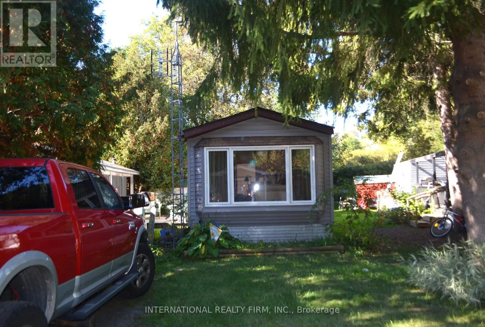16 - 623 KING AVENUE E