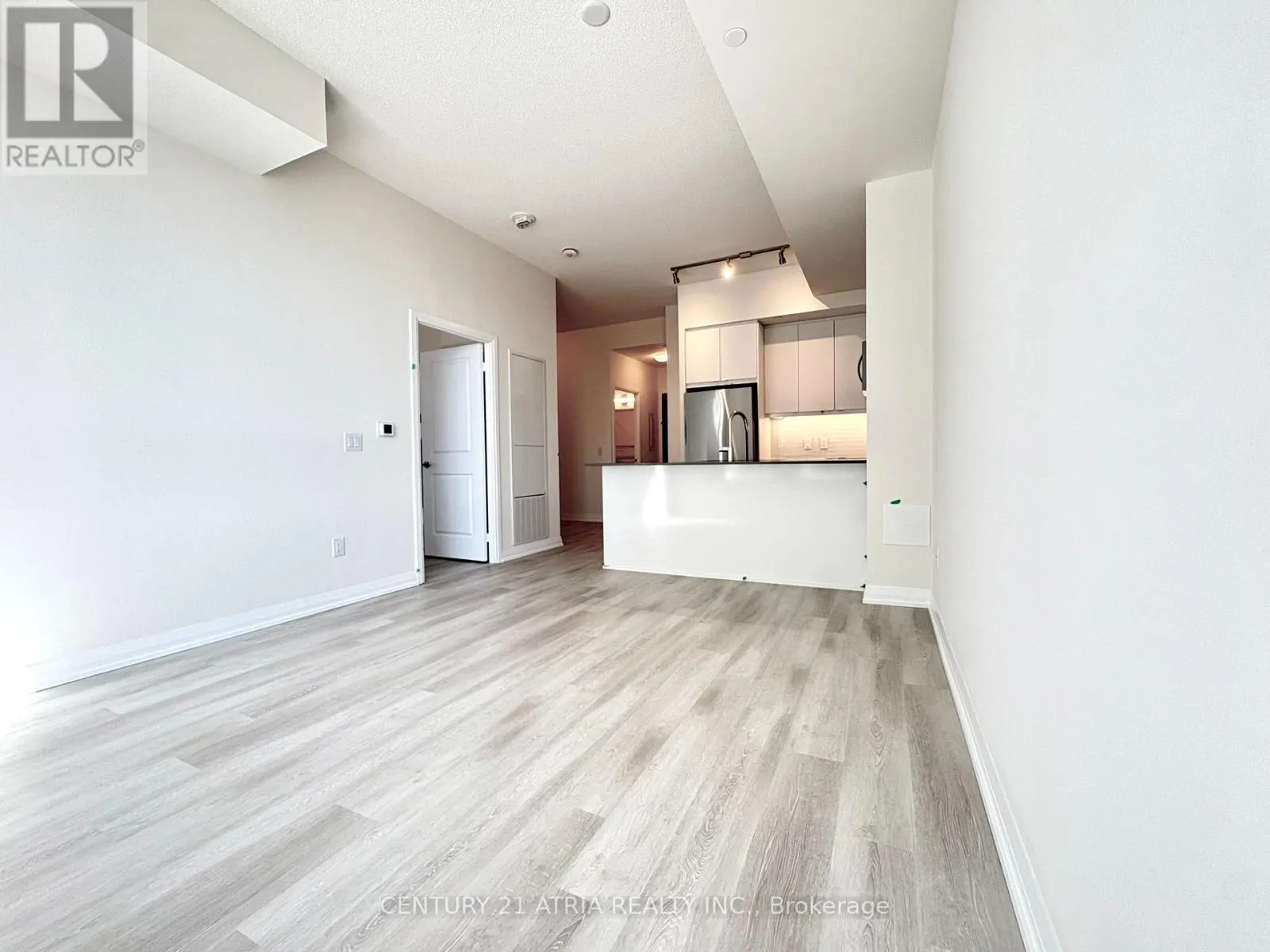 1025 - 3270 SHEPPARD AVENUE E