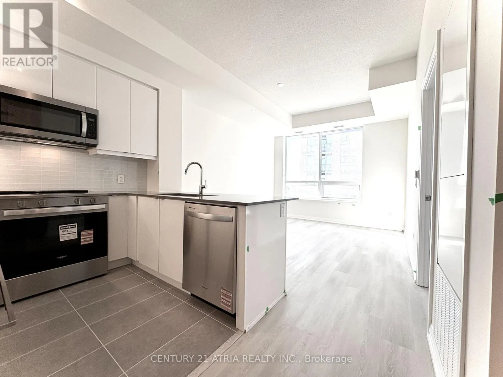 1025 - 3270 SHEPPARD AVENUE E