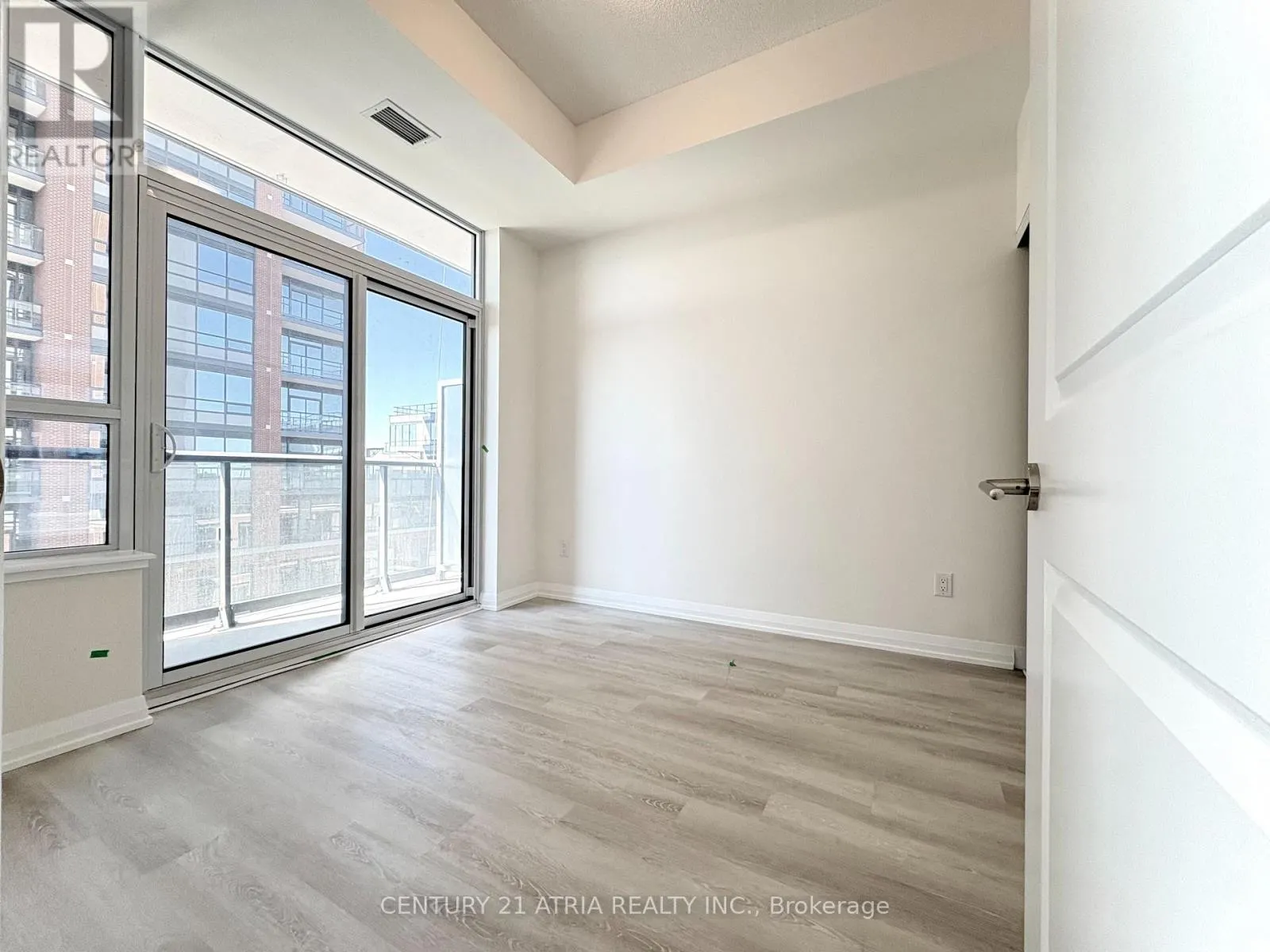 1025 - 3270 SHEPPARD AVENUE E