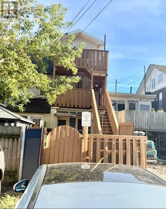 1 - 1918A QUEEN STREET E