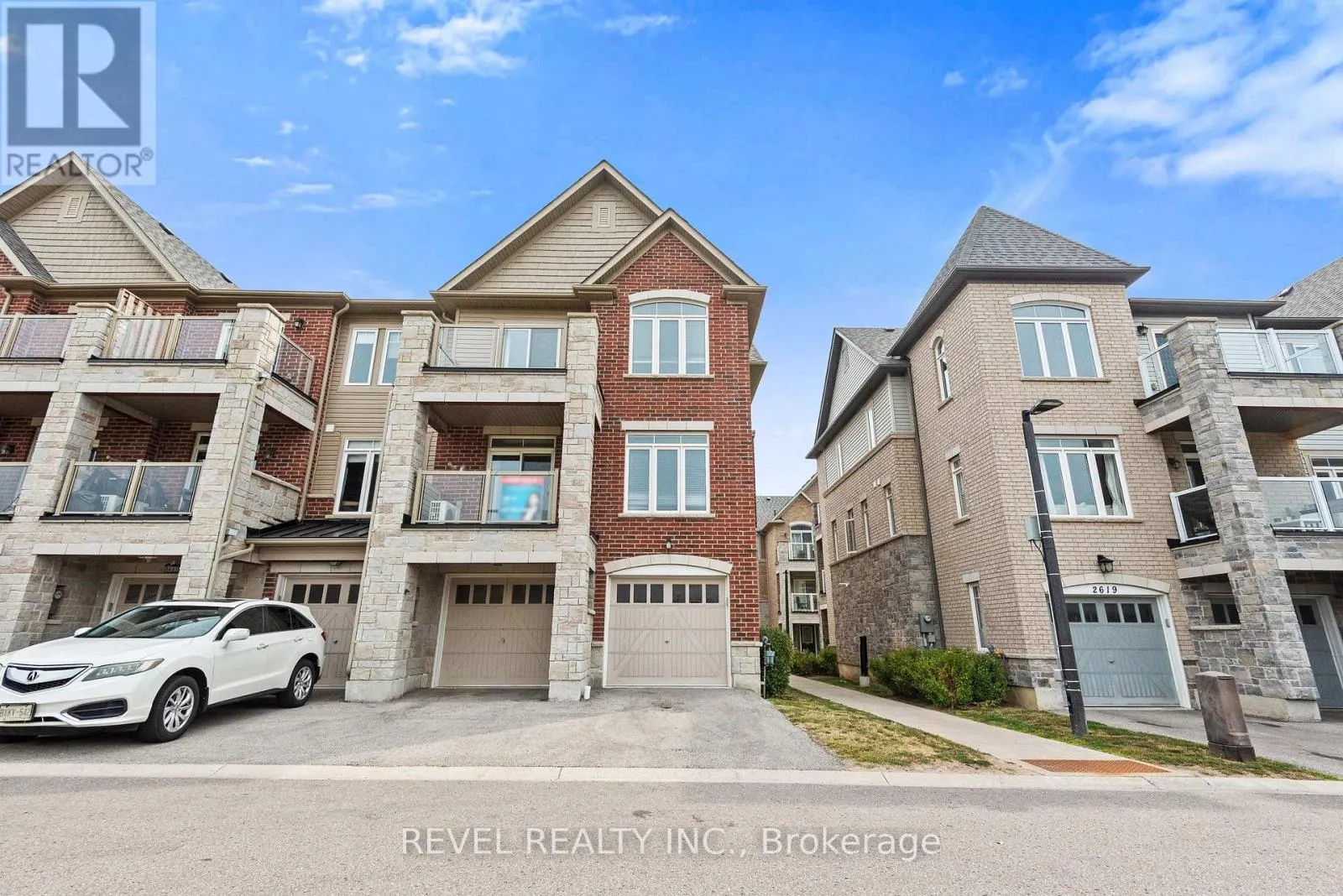2621 GARRISON CROSSING