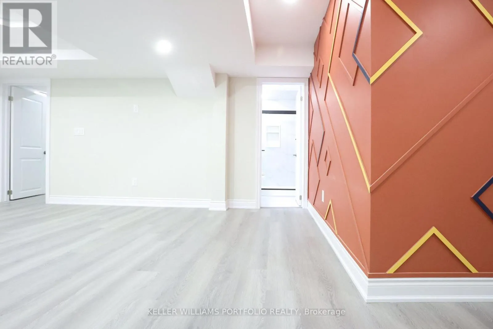 BSMT - 99 HURST DRIVE W