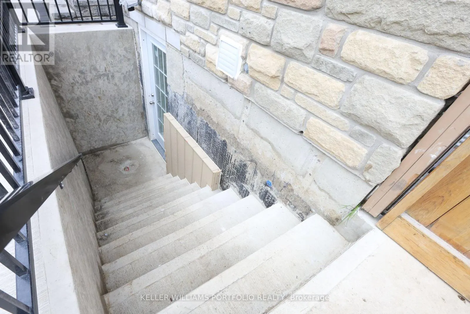 BSMT - 99 HURST DRIVE W