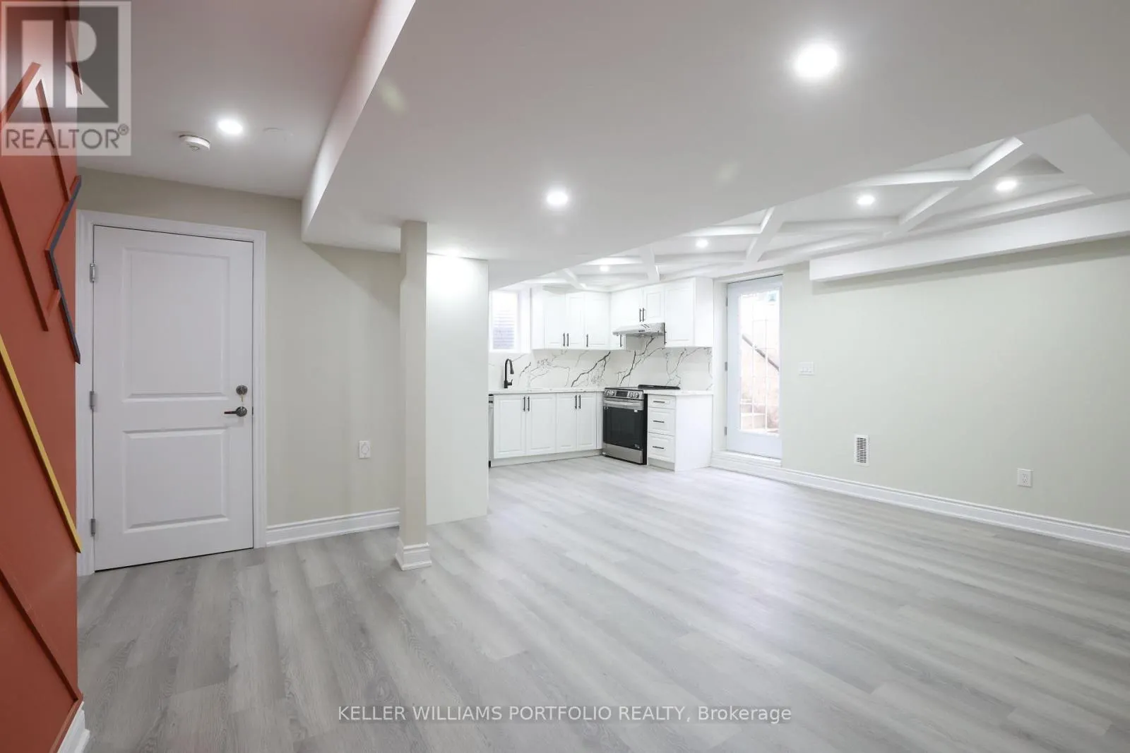 BSMT - 99 HURST DRIVE W