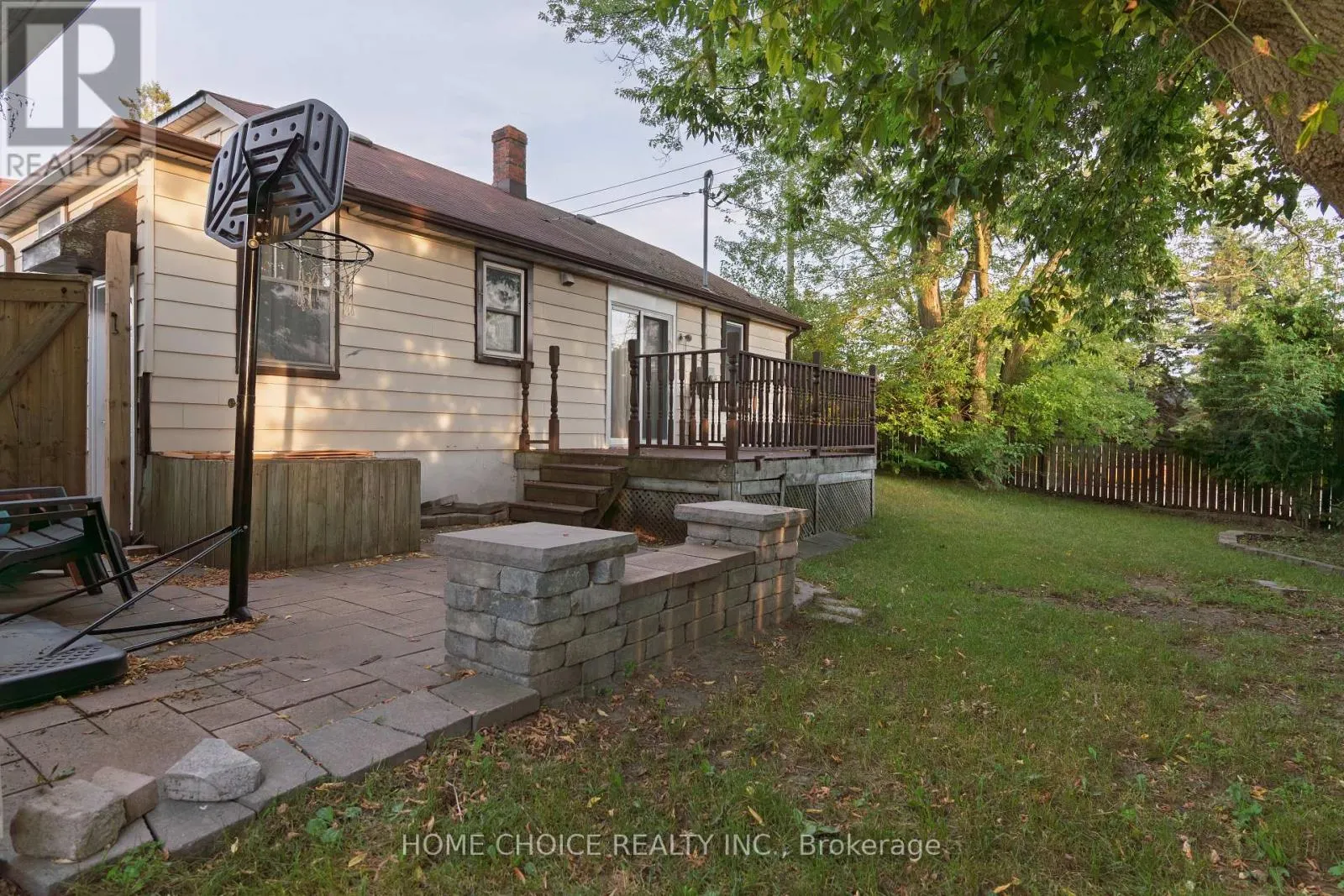 272 TAUNTON ROAD W