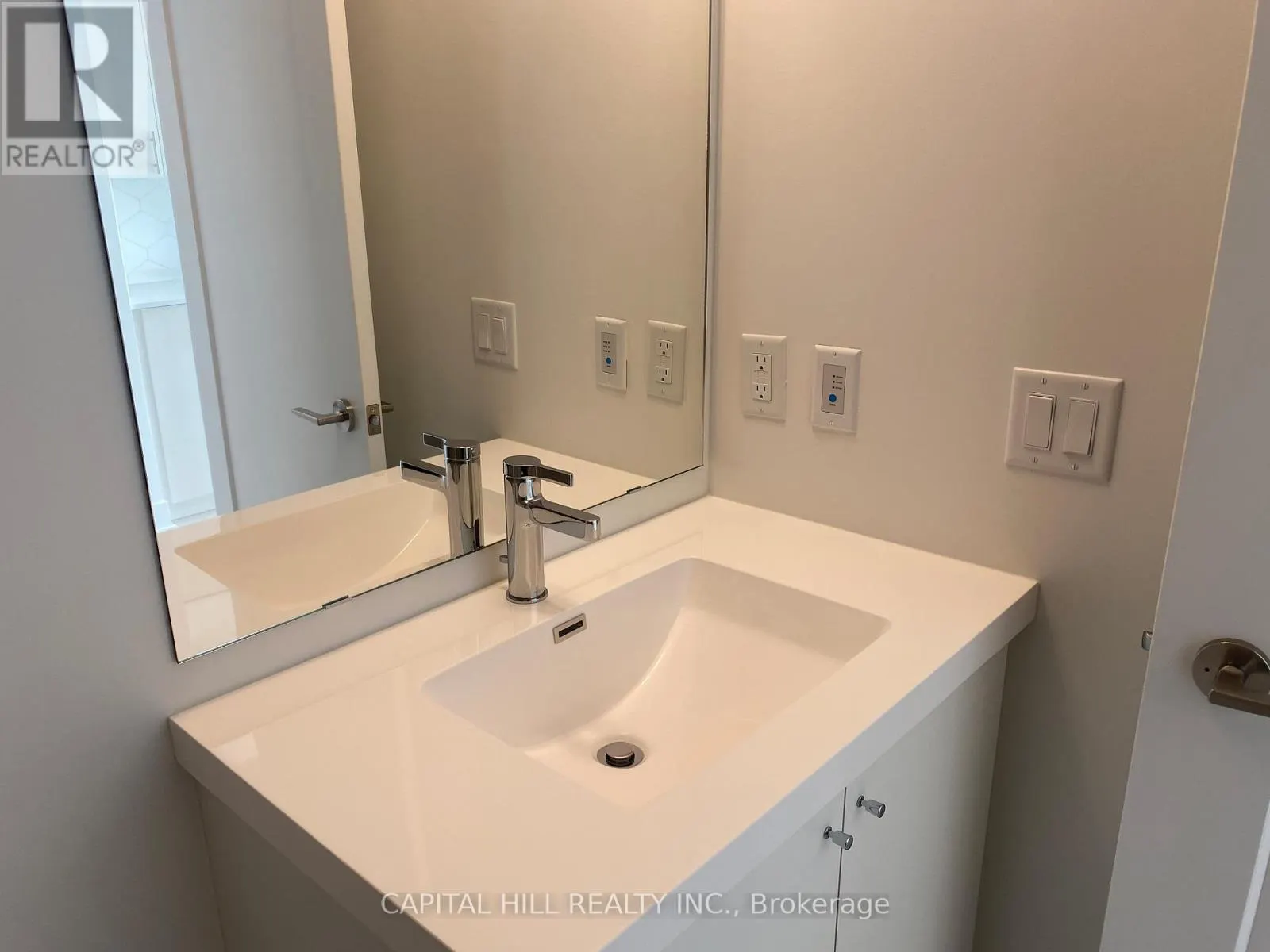 739 - 2425 SIMCOE STREET N