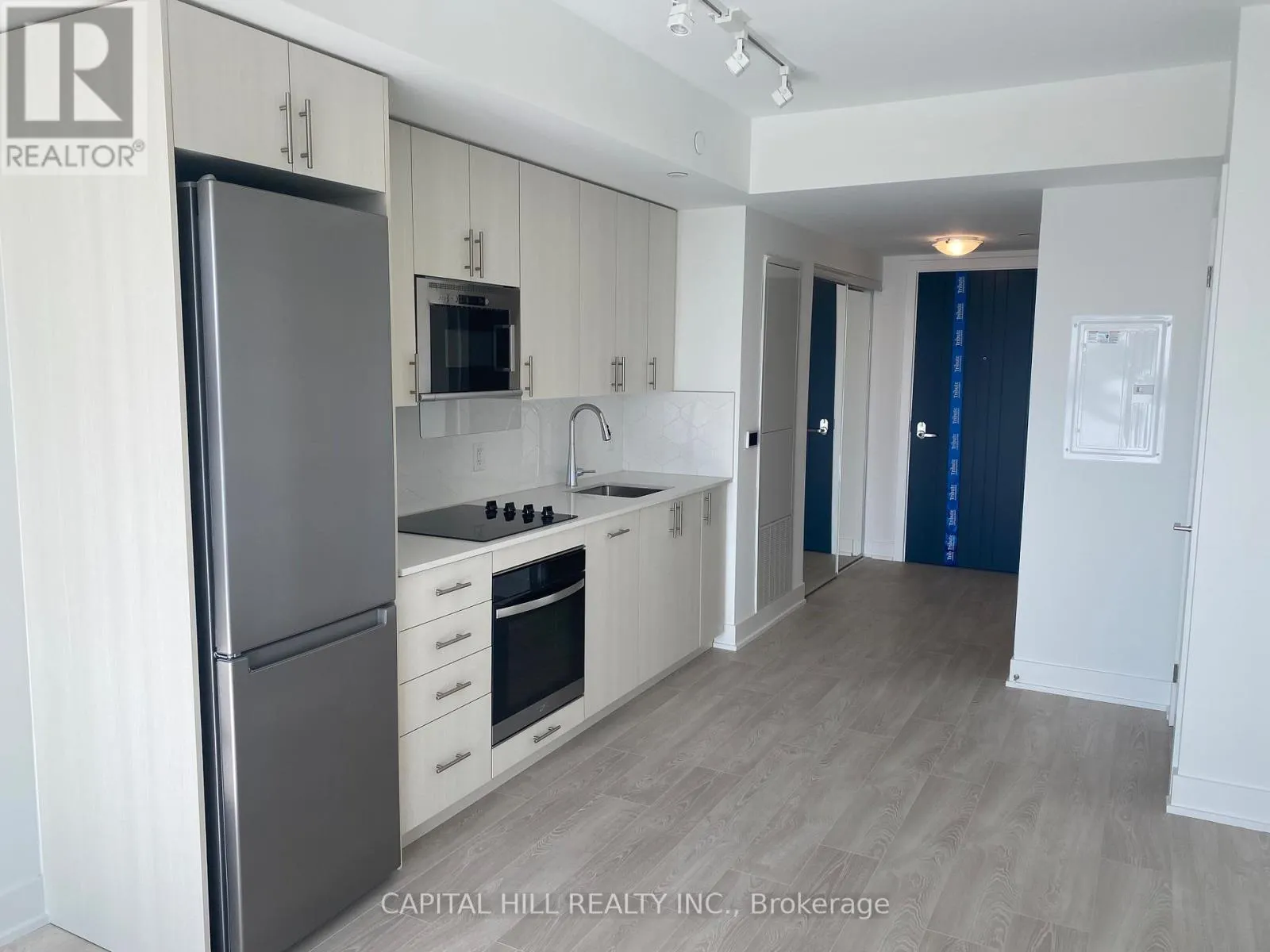 739 - 2425 SIMCOE STREET N