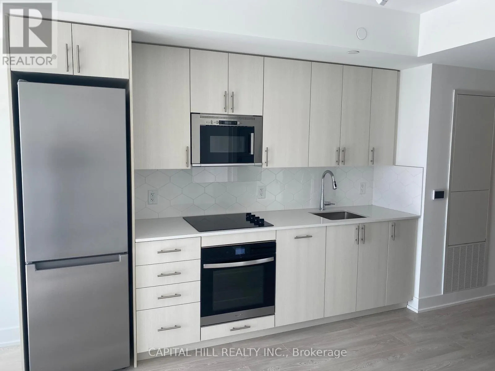 739 - 2425 SIMCOE STREET N