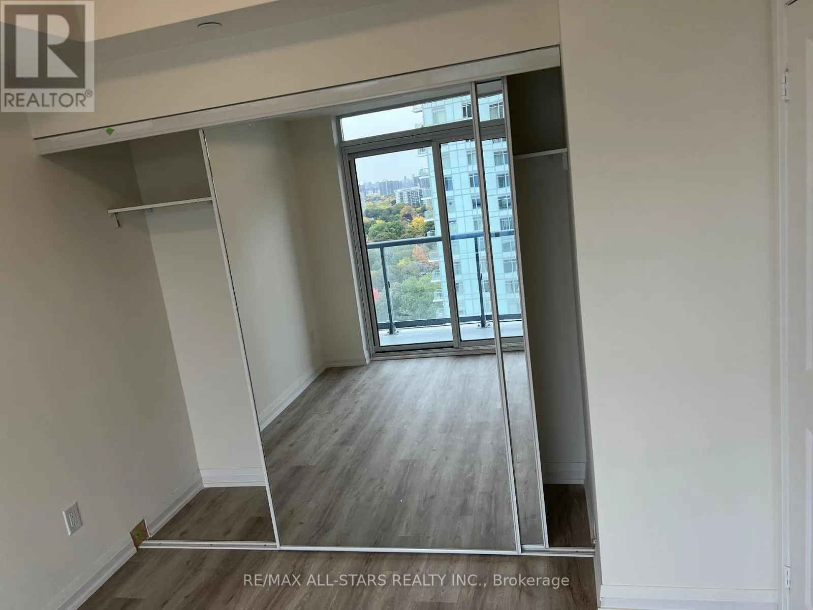 1610 - 3260 SHEPPARD AVENUE E