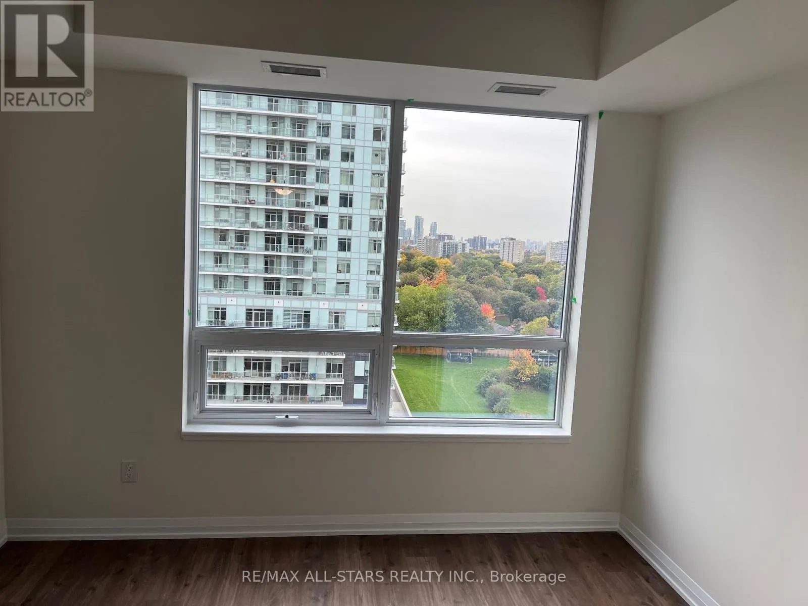 1101 - 3260 SHEPPARD AVENUE E